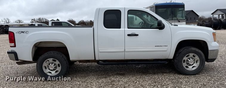 image for item EP2604 2010 GMC Sierra 2500HD Ext. Cab pickup truck