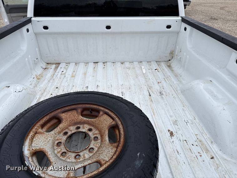 image for item EP2604 2010 GMC Sierra 2500HD Ext. Cab pickup truck