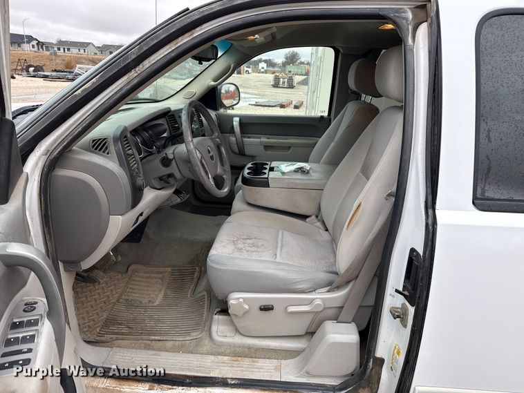 image for item EP2604 2010 GMC Sierra 2500HD Ext. Cab pickup truck