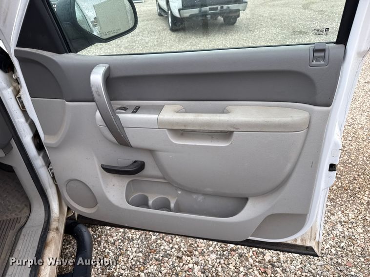 image for item EP2604 2010 GMC Sierra 2500HD Ext. Cab pickup truck