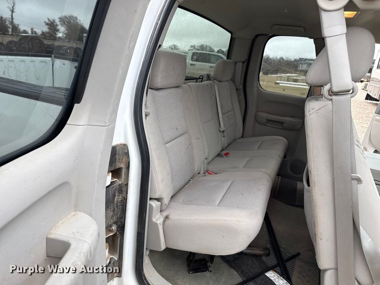 image for item EP2604 2010 GMC Sierra 2500HD Ext. Cab pickup truck