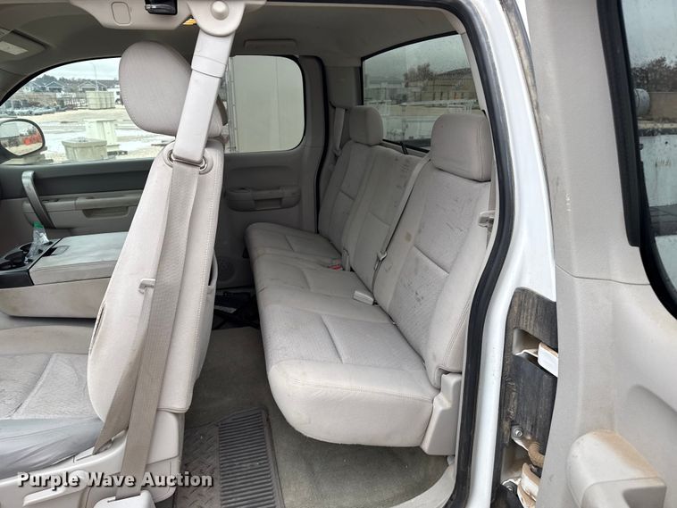 image for item EP2604 2010 GMC Sierra 2500HD Ext. Cab pickup truck