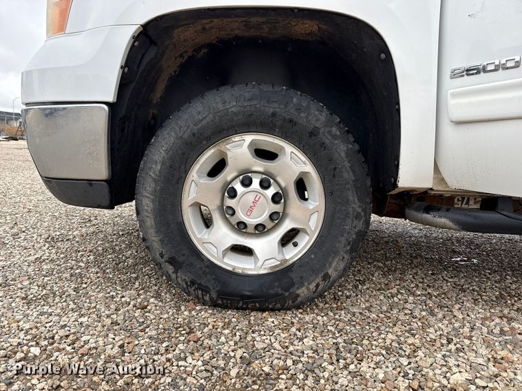 image for item EP2604 2010 GMC Sierra 2500HD Ext. Cab pickup truck