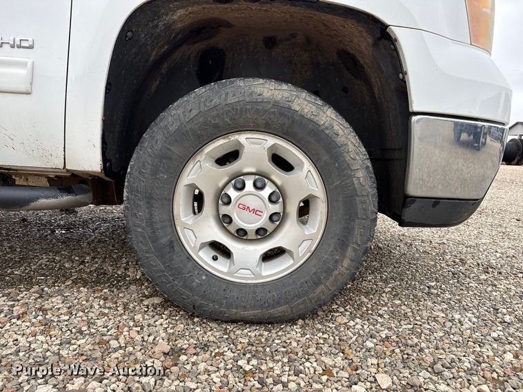 image for item EP2604 2010 GMC Sierra 2500HD Ext. Cab pickup truck