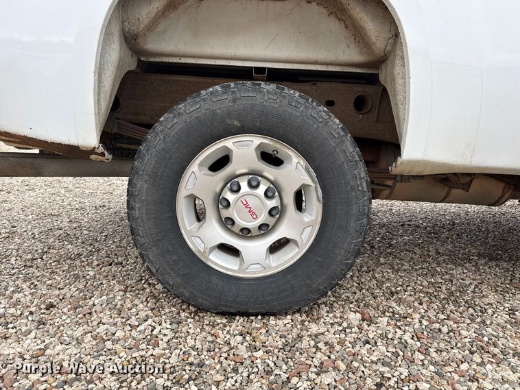 image for item EP2604 2010 GMC Sierra 2500HD Ext. Cab pickup truck