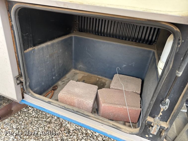 image for item EP2606 1999 Fleetwood Motor Homes RV