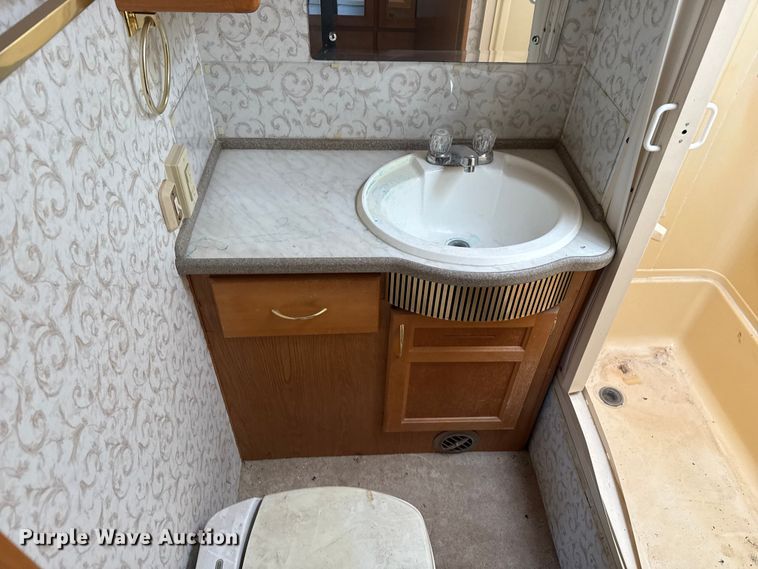 image for item EP2606 1999 Fleetwood Motor Homes RV