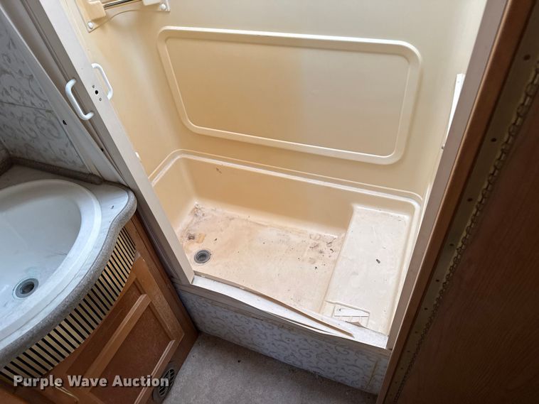 image for item EP2606 1999 Fleetwood Motor Homes RV