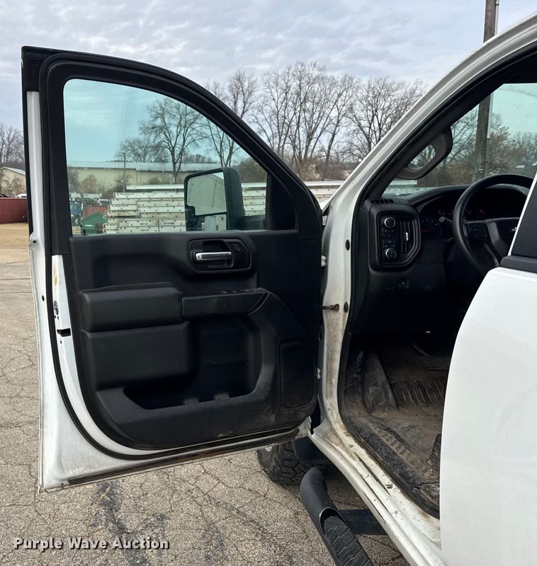 image for item ER0292 2020 Chevrolet Silverado 2500HD Crew Cab pickup truck