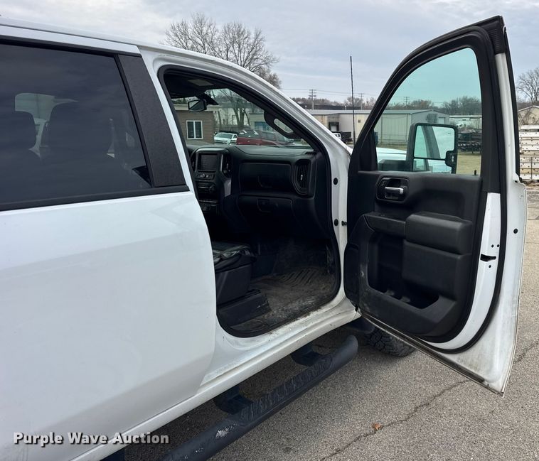 image for item ER0292 2020 Chevrolet Silverado 2500HD Crew Cab pickup truck