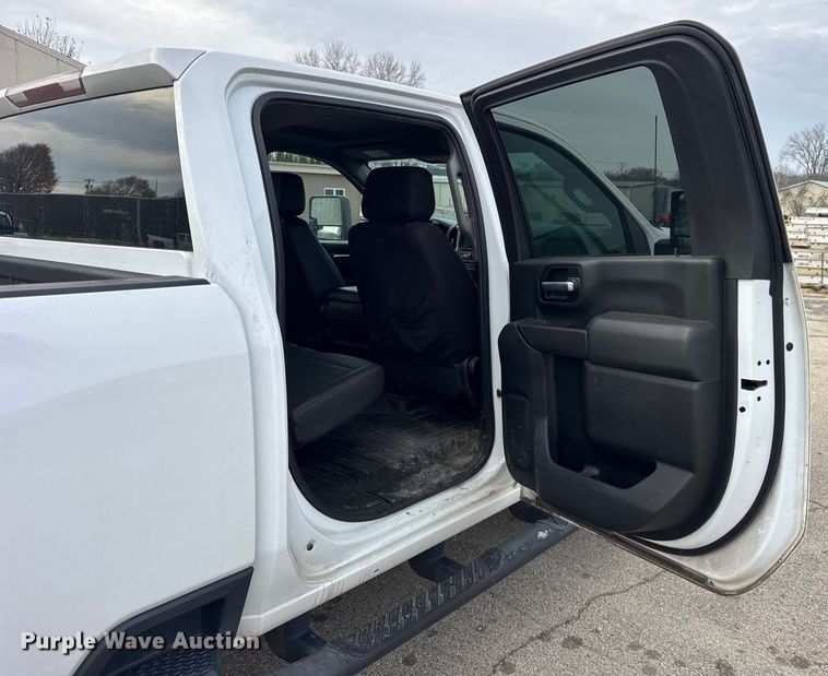 image for item ER0292 2020 Chevrolet Silverado 2500HD Crew Cab pickup truck