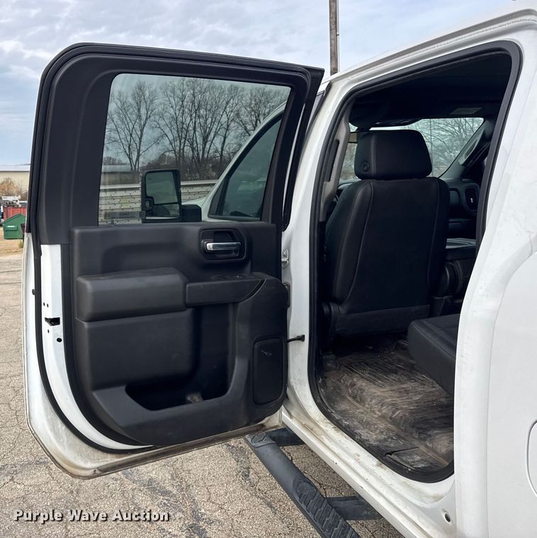 image for item ER0292 2020 Chevrolet Silverado 2500HD Crew Cab pickup truck