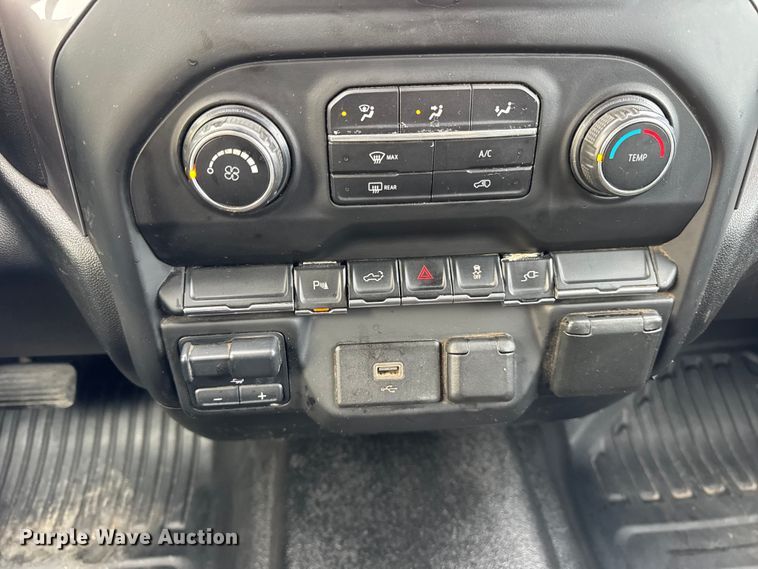 image for item ER0293 2020 Chevrolet Silverado 2500HD Crew Cab pickup truck