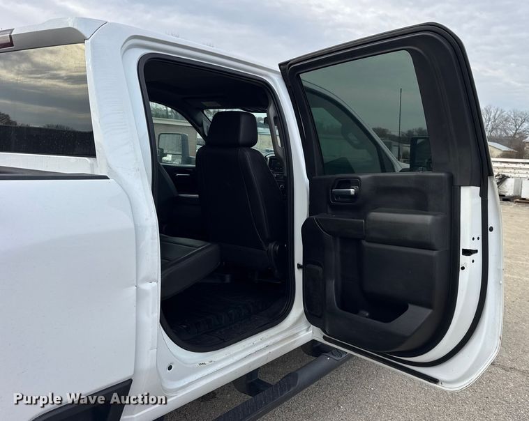 image for item ER0293 2020 Chevrolet Silverado 2500HD Crew Cab pickup truck