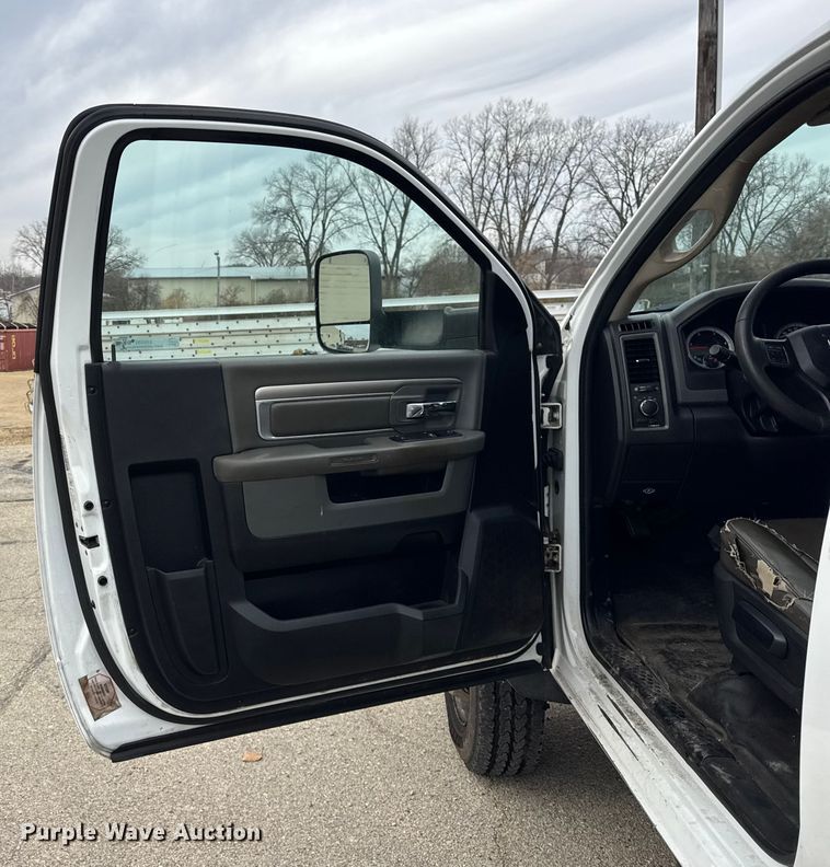 image for item ER0295 2013 RAM 5500 flatbed truck