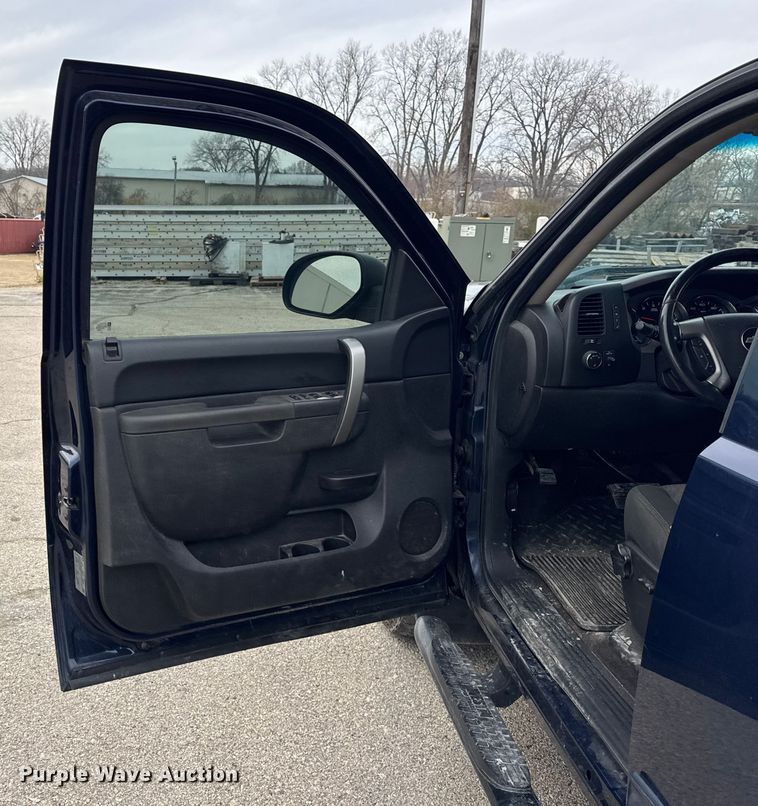 image for item ER0296 2011 Chevrolet Silverado 1500 Crew Cab pickup truck