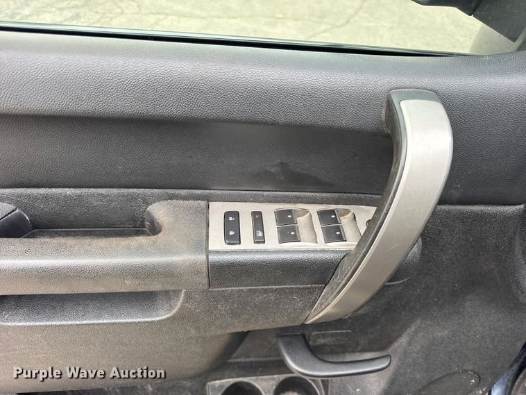 image for item ER0296 2011 Chevrolet Silverado 1500 Crew Cab pickup truck