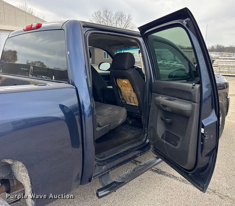 image for item ER0296 2011 Chevrolet Silverado 1500 Crew Cab pickup truck