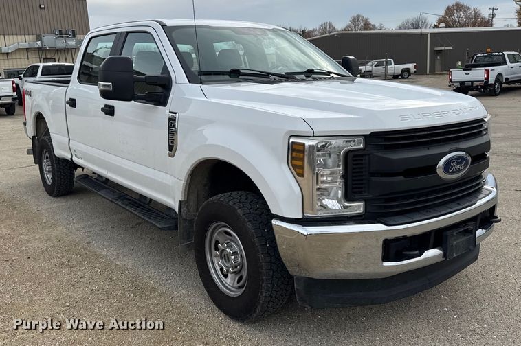 image for item ER0297 2019 Ford F250 Super Duty XL Crew Cab pickup truck