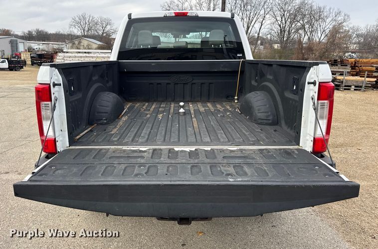 image for item ER0297 2019 Ford F250 Super Duty XL Crew Cab pickup truck