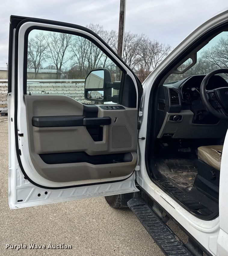 image for item ER0297 2019 Ford F250 Super Duty XL Crew Cab pickup truck