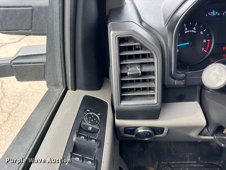 image for item ER0297 2019 Ford F250 Super Duty XL Crew Cab pickup truck