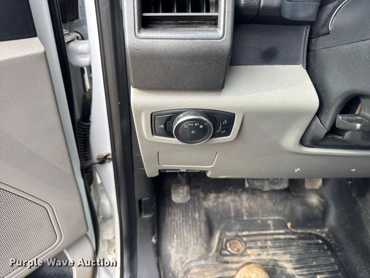 image for item ER0297 2019 Ford F250 Super Duty XL Crew Cab pickup truck