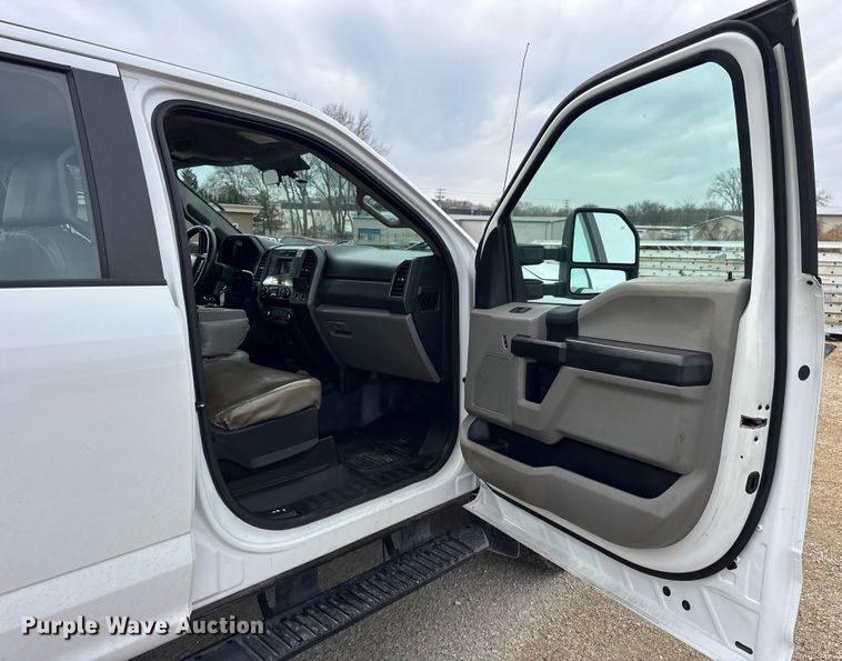 image for item ER0297 2019 Ford F250 Super Duty XL Crew Cab pickup truck