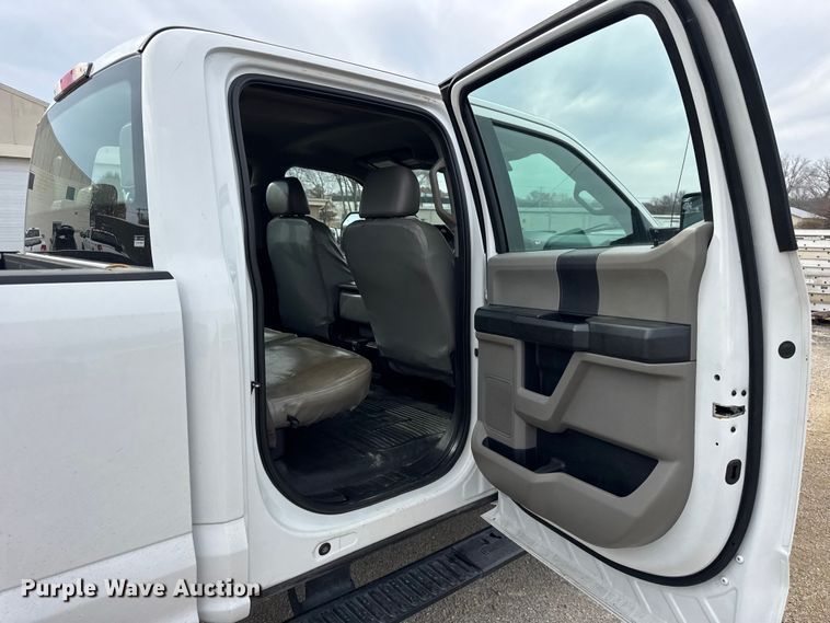 image for item ER0297 2019 Ford F250 Super Duty XL Crew Cab pickup truck