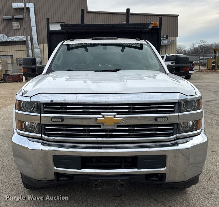 image for item ER0298 2016 Chevrolet Silverado 3500HD flatbed pickup truck