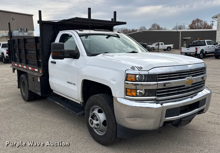image for item ER0298 2016 Chevrolet Silverado 3500HD flatbed pickup truck