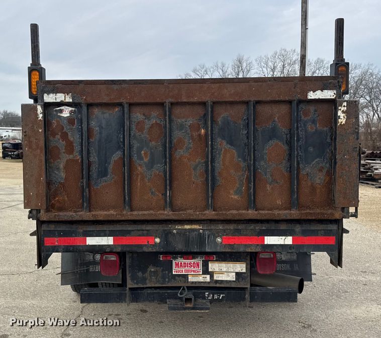 image for item ER0298 2016 Chevrolet Silverado 3500HD flatbed pickup truck