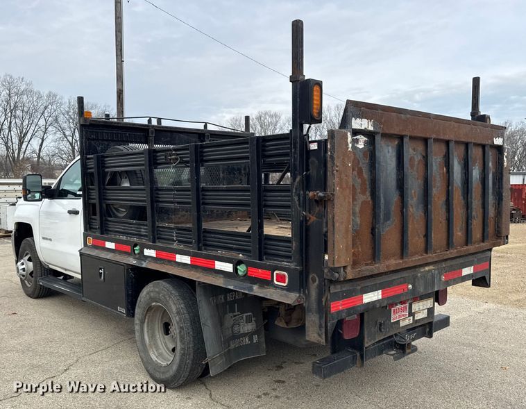 image for item ER0298 2016 Chevrolet Silverado 3500HD flatbed pickup truck