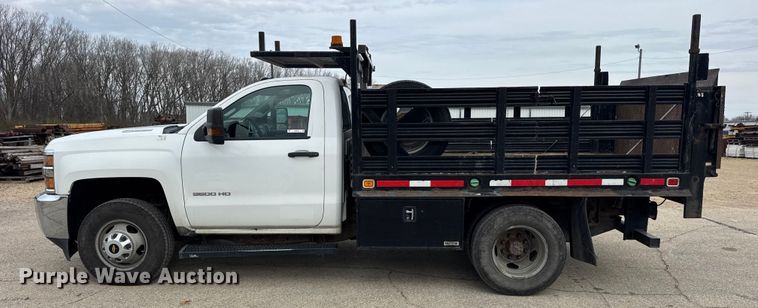 image for item ER0298 2016 Chevrolet Silverado 3500HD flatbed pickup truck