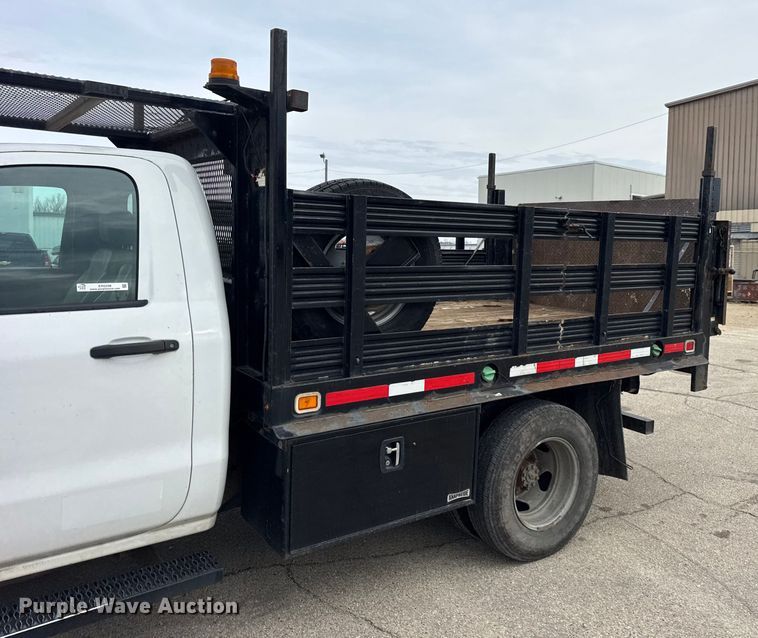 image for item ER0298 2016 Chevrolet Silverado 3500HD flatbed pickup truck
