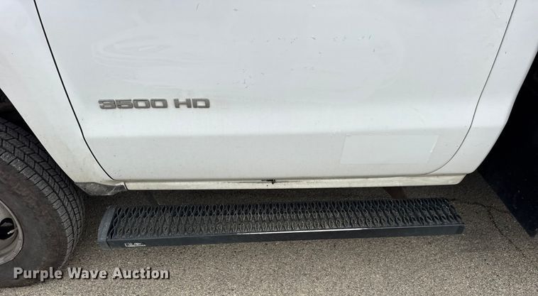 image for item ER0298 2016 Chevrolet Silverado 3500HD flatbed pickup truck