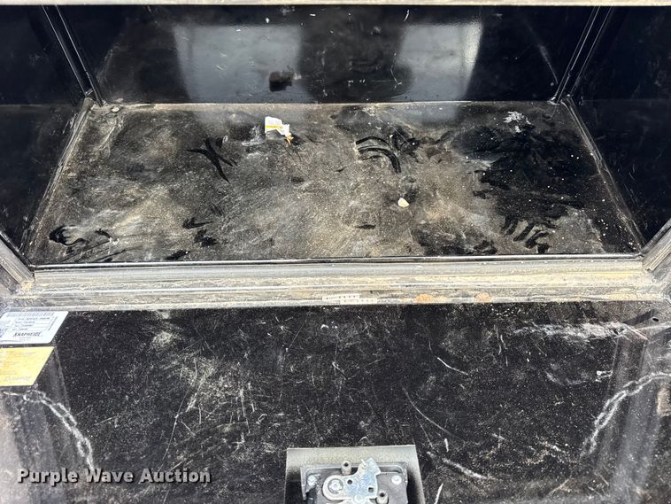 image for item ER0298 2016 Chevrolet Silverado 3500HD flatbed pickup truck