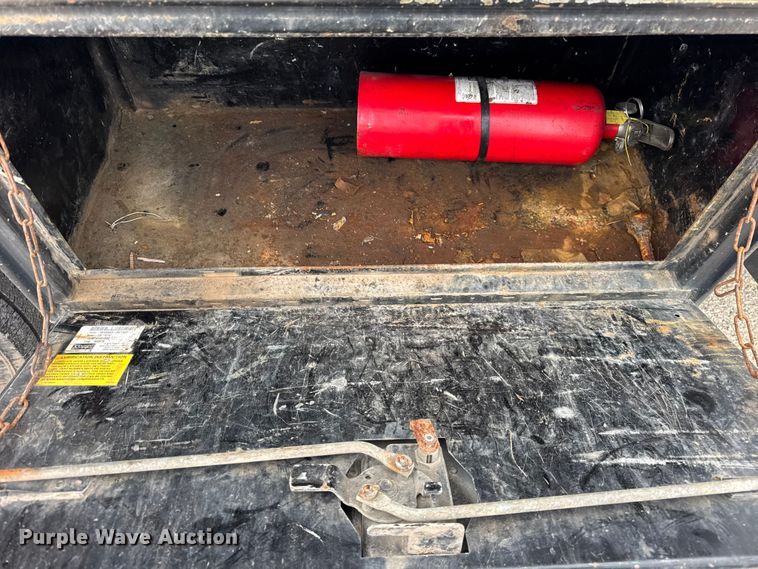 image for item ER0298 2016 Chevrolet Silverado 3500HD flatbed pickup truck