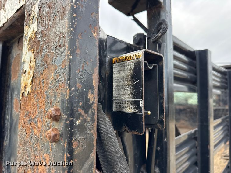 image for item ER0298 2016 Chevrolet Silverado 3500HD flatbed pickup truck