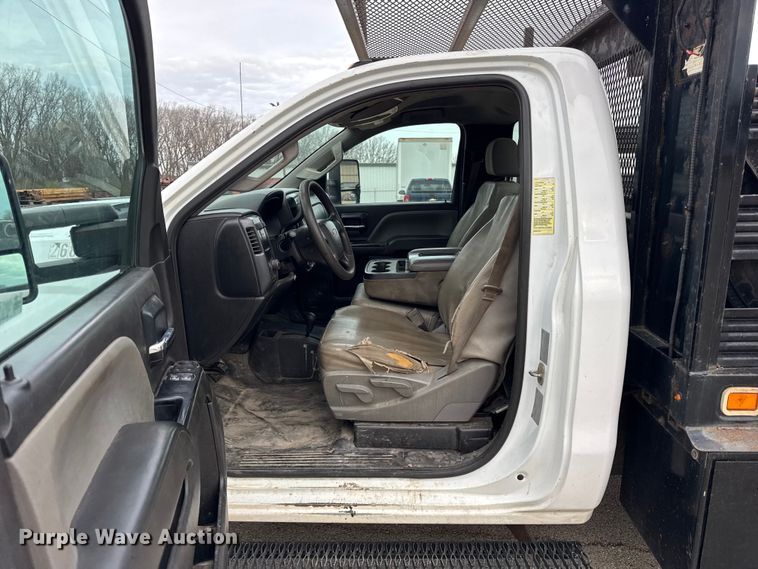 image for item ER0298 2016 Chevrolet Silverado 3500HD flatbed pickup truck