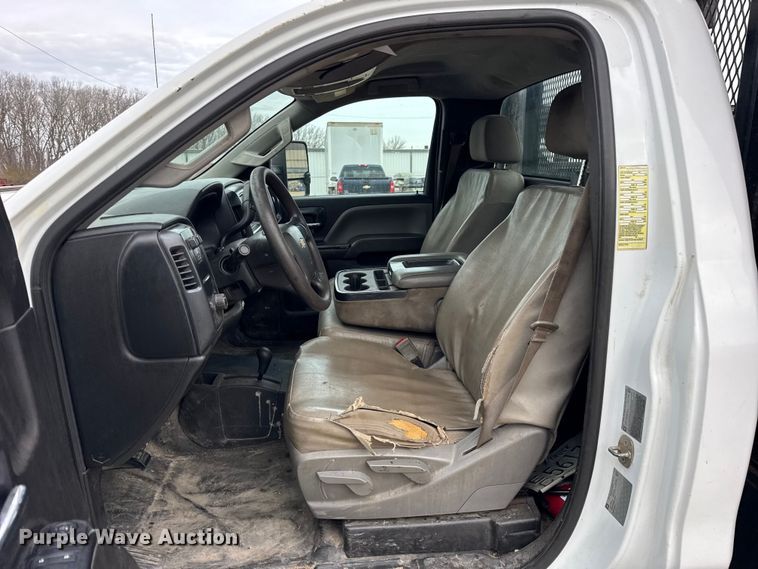 image for item ER0298 2016 Chevrolet Silverado 3500HD flatbed pickup truck