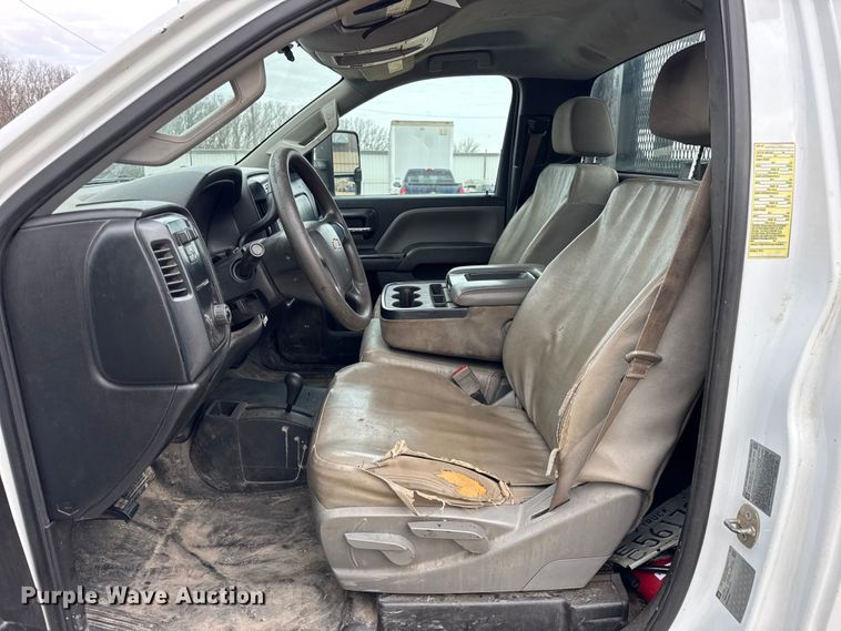 image for item ER0298 2016 Chevrolet Silverado 3500HD flatbed pickup truck