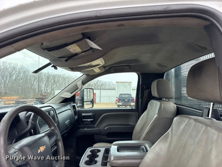 image for item ER0298 2016 Chevrolet Silverado 3500HD flatbed pickup truck