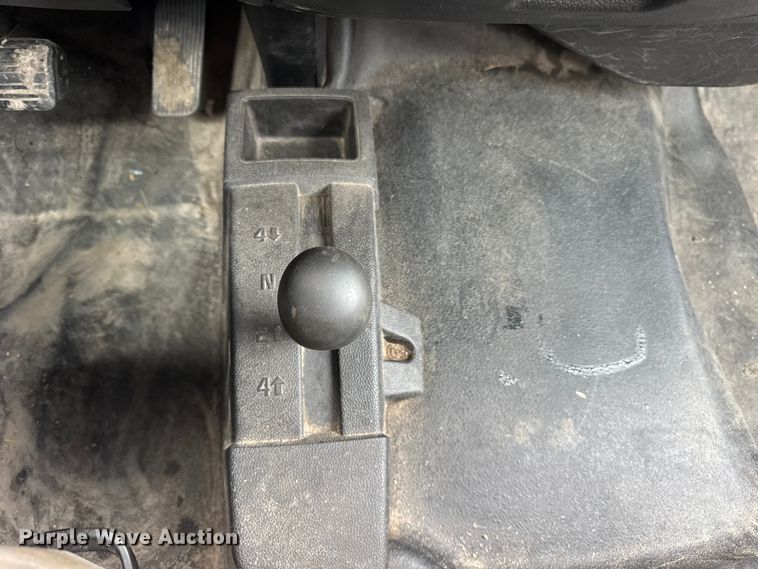 image for item ER0298 2016 Chevrolet Silverado 3500HD flatbed pickup truck