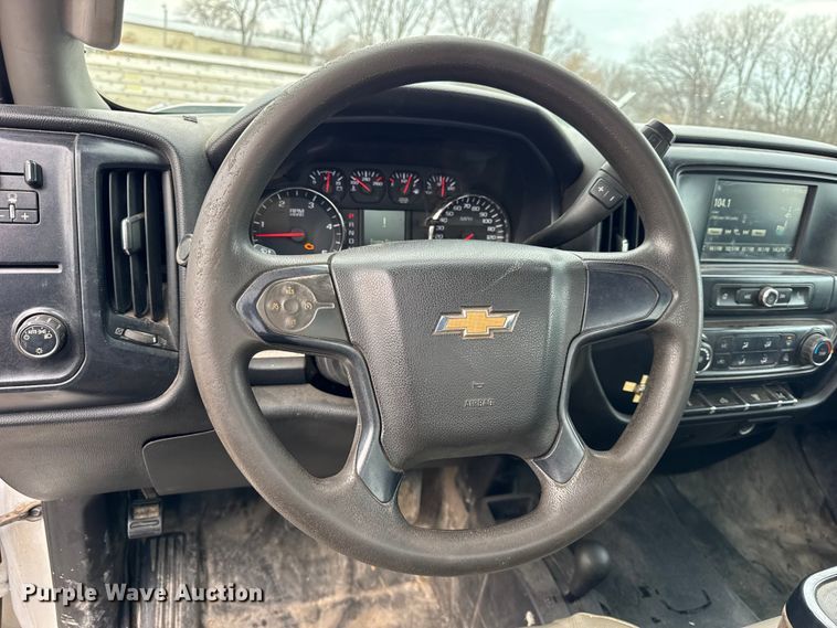 image for item ER0298 2016 Chevrolet Silverado 3500HD flatbed pickup truck