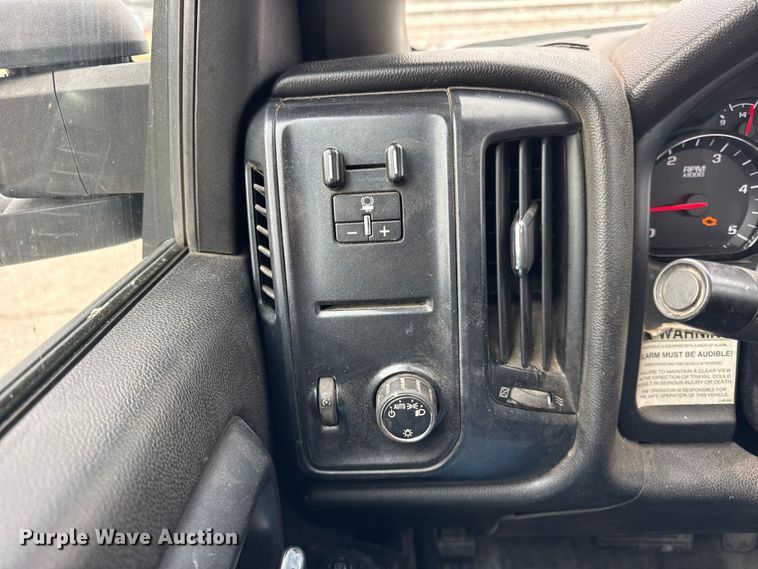 image for item ER0298 2016 Chevrolet Silverado 3500HD flatbed pickup truck