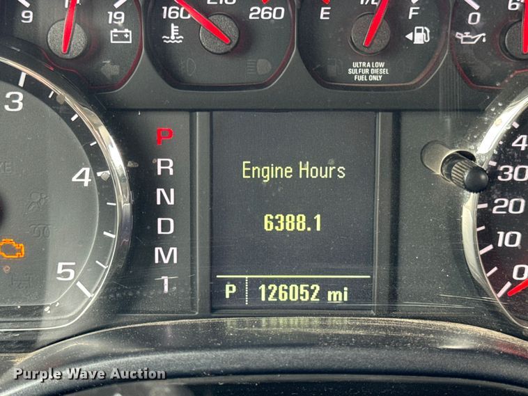 image for item ER0298 2016 Chevrolet Silverado 3500HD flatbed pickup truck