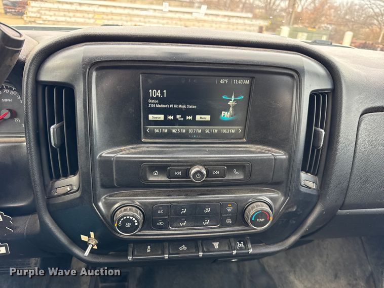 image for item ER0298 2016 Chevrolet Silverado 3500HD flatbed pickup truck