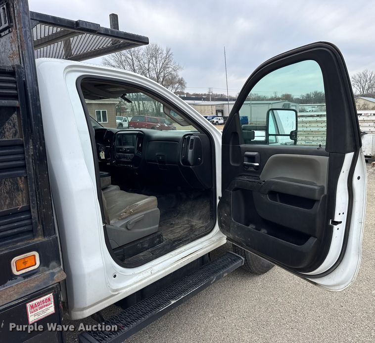 image for item ER0298 2016 Chevrolet Silverado 3500HD flatbed pickup truck