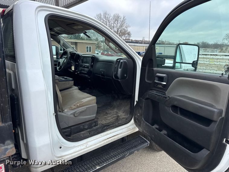 image for item ER0298 2016 Chevrolet Silverado 3500HD flatbed pickup truck